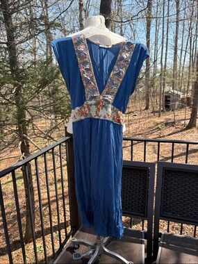 Kimchi Blue blue Floral-Trim Women's Dress with Embroidered. some Pilling sz M